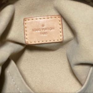 Louis Vuitton Artsy MM